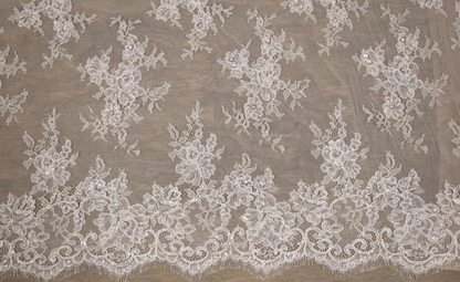 Encaje Bordado Blanco con Festón Floral para Velos de Novia