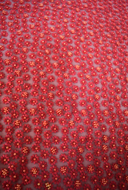 Tul Bordado Rojo con Florecillas y Perlas