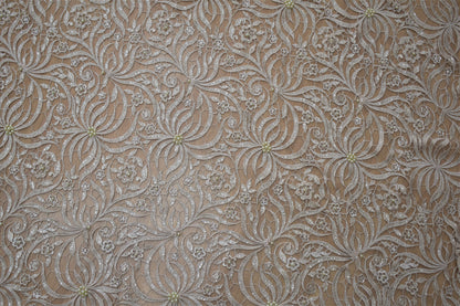Velo Bordado Beige Floral con Perlas para Novias y XV Años