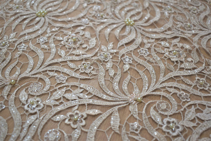 Velo Bordado Beige Floral con Perlas para Novias y XV Años