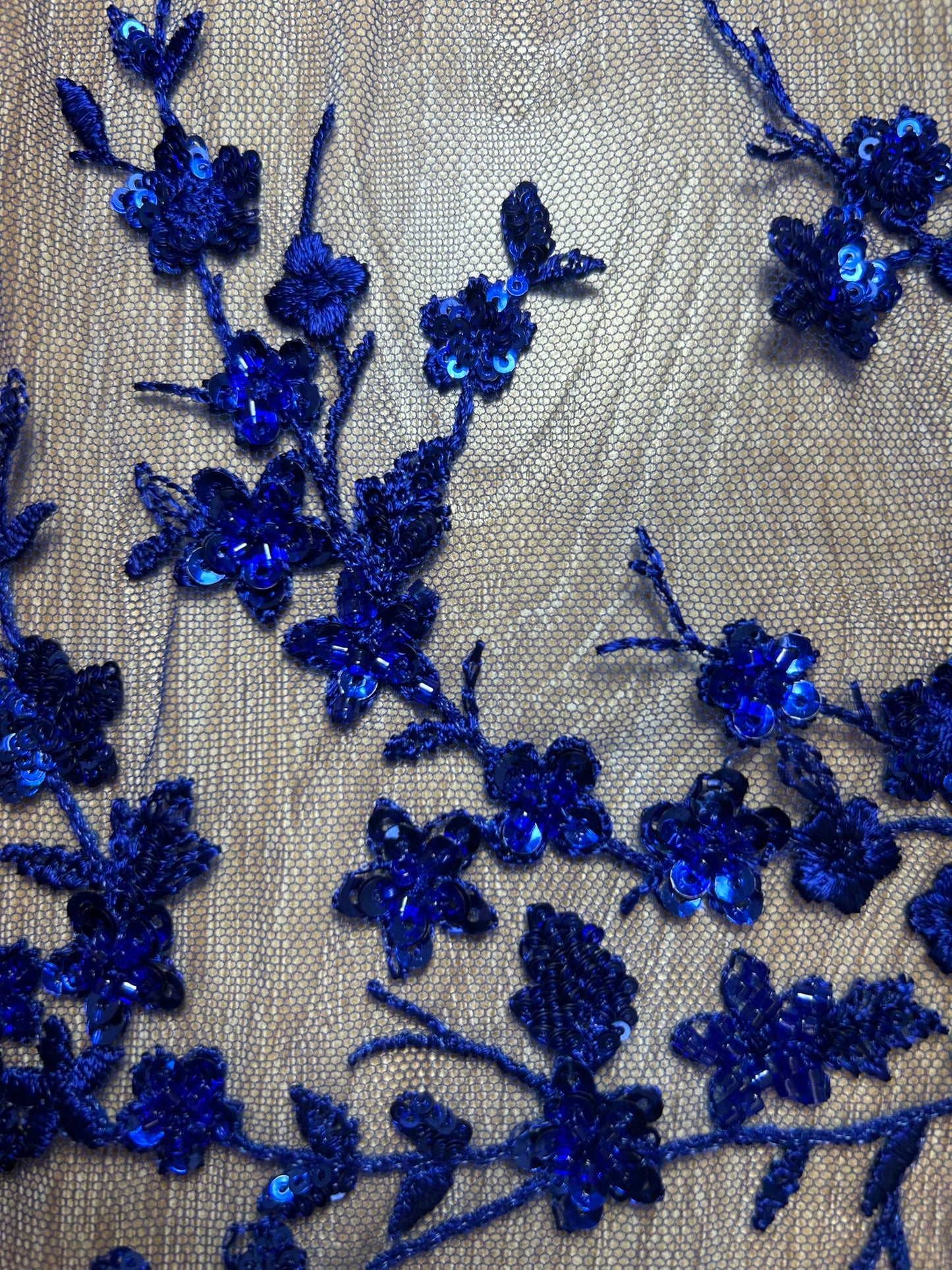 Tul Bordado con Flores de Cerezo en Relieve y Lentejuelas