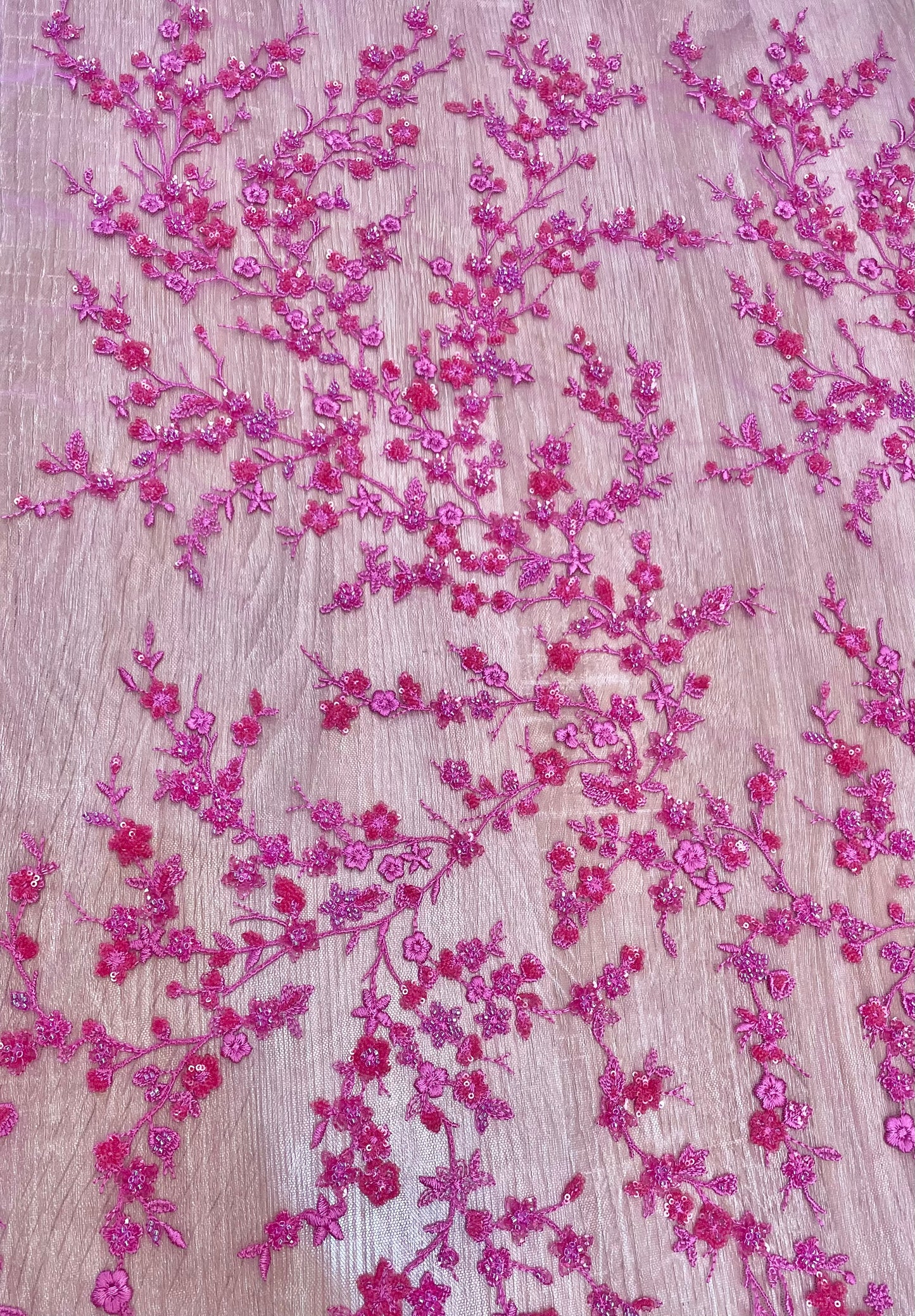 Tul Bordado con Flores de Cerezo en Relieve y Lentejuelas