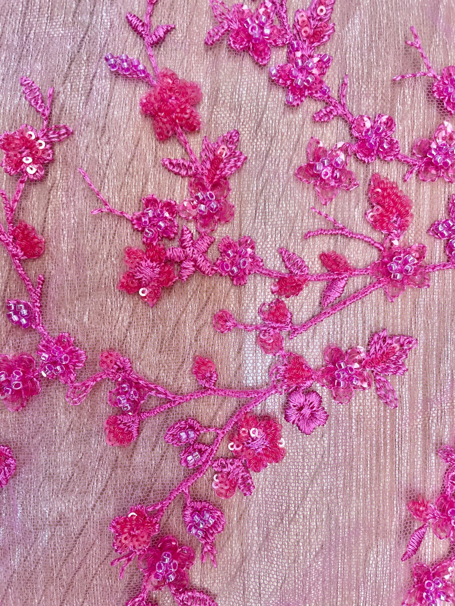 Tul Bordado con Flores de Cerezo en Relieve y Lentejuelas