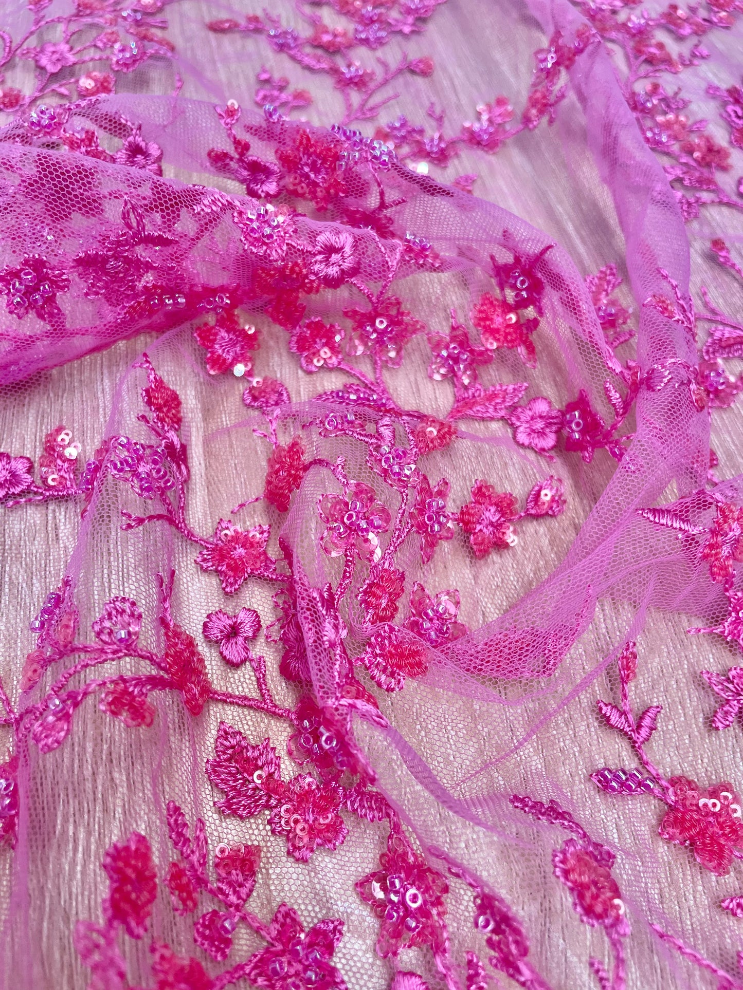 Tul Bordado con Flores de Cerezo en Relieve y Lentejuelas