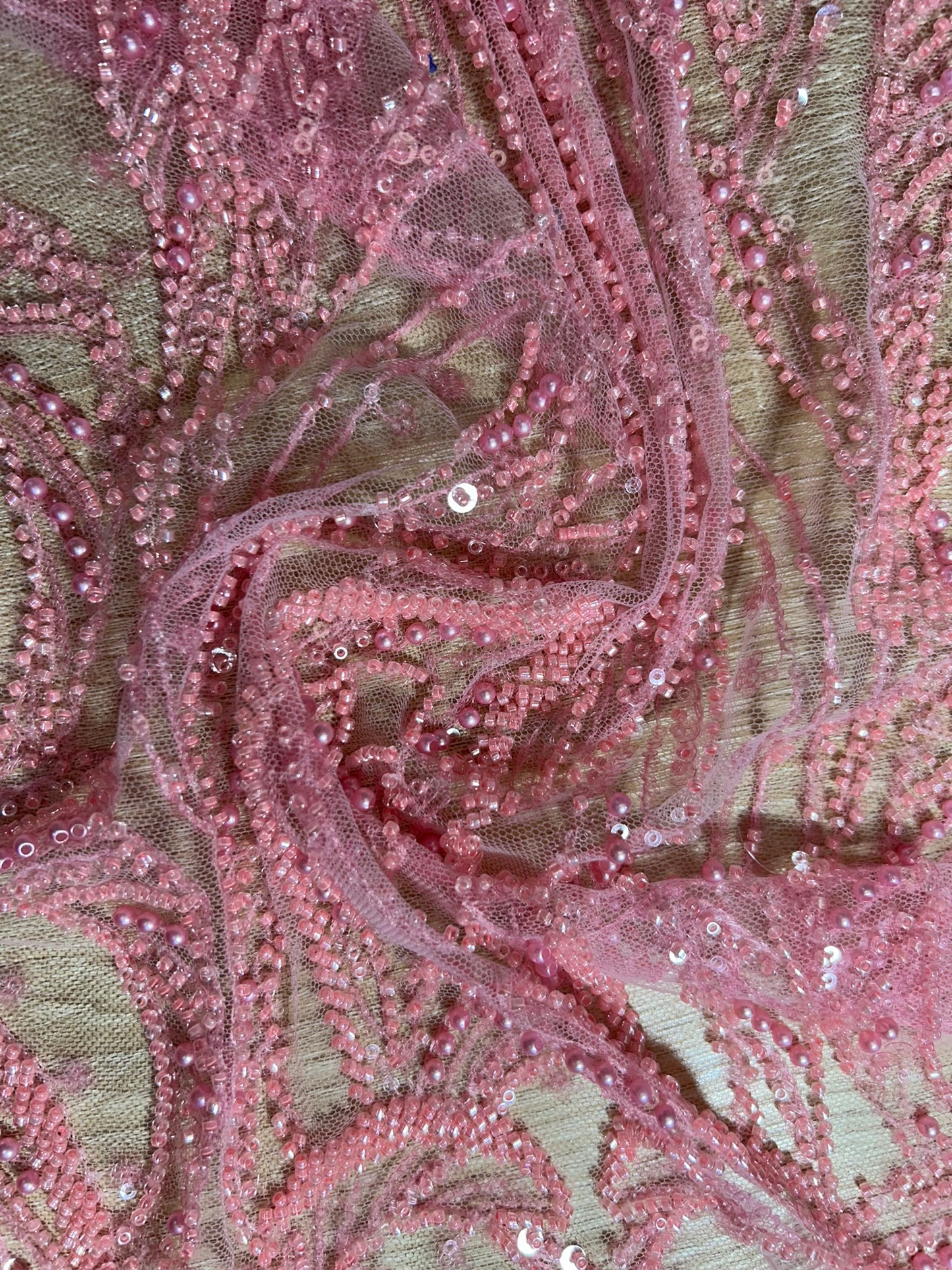 Tul Bordado Rosa con Mostacilla y Perlas en Motivo de Helechos