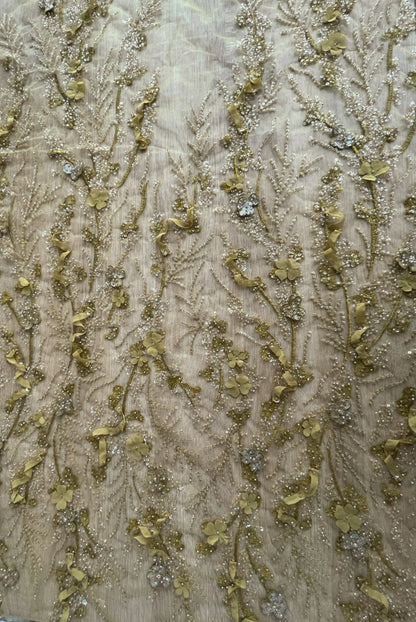 Tul Bordado con Flores en Relieve, Mostacilla y Pedrería