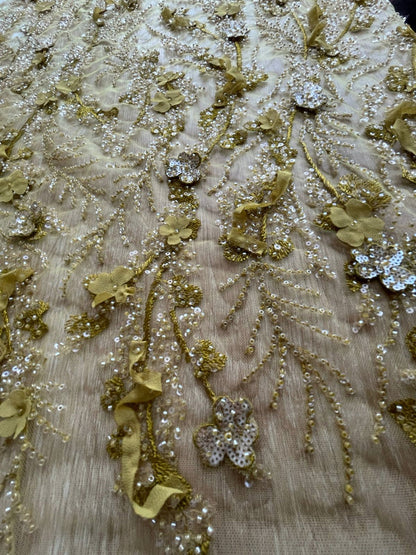 Tul Bordado con Flores en Relieve, Mostacilla y Pedrería