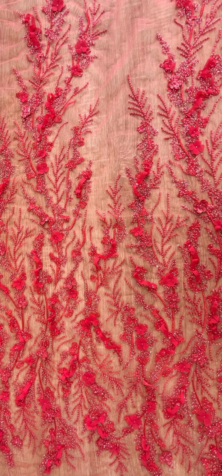 Tul Bordado con Flores en Relieve, Mostacilla y Pedrería