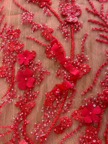 Tul Bordado con Flores en Relieve, Mostacilla y Pedrería