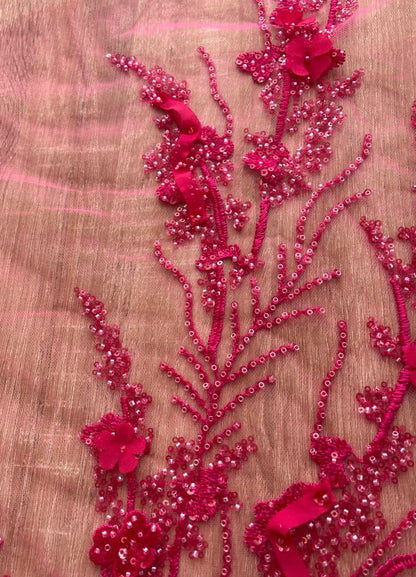Tul Bordado con Flores en Relieve, Mostacilla y Pedrería
