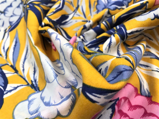 Popelina floral mostaza con flores azules y grises